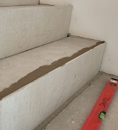 płyta do schodów mikrocement.jpg