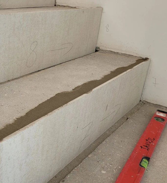 płyta do schodów mikrocement.jpg