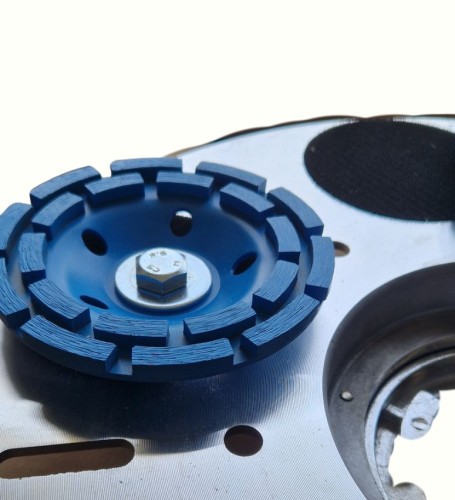 alerz aluminiowy 4 talerze 125mm 2r niebieskie zamontowane (3).jpg