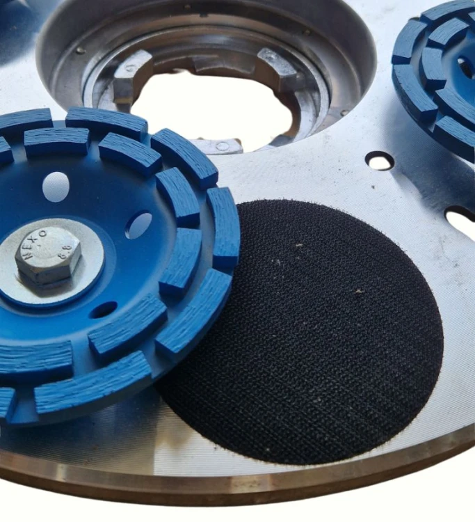 alerz aluminiowy 4 talerze 125mm 2r niebieskie zamontowane (4).jpg
