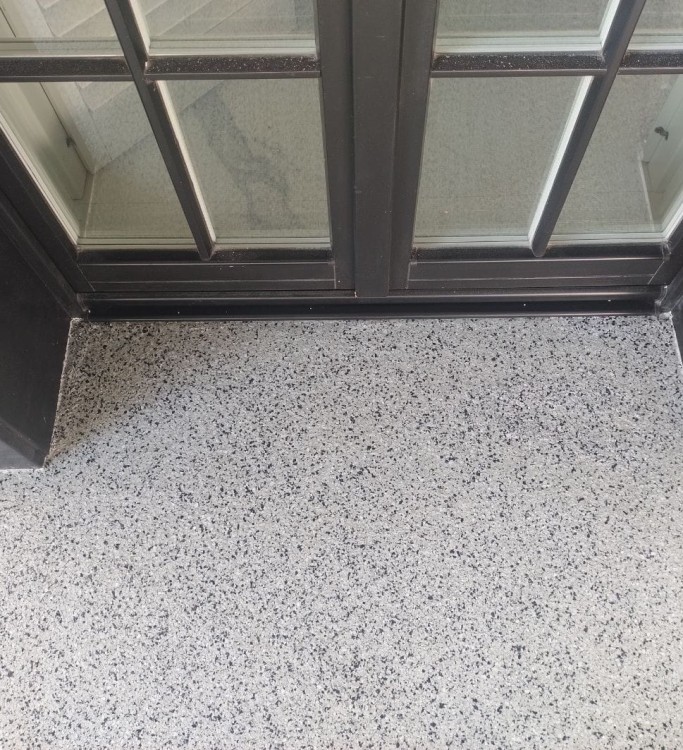 gotowy system z żywicy na tarasie easyflake.jpg