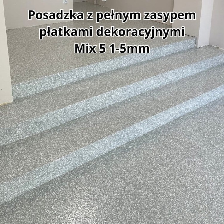 Posadzka z zasypem płatkami resico 1-5mm.jpg
