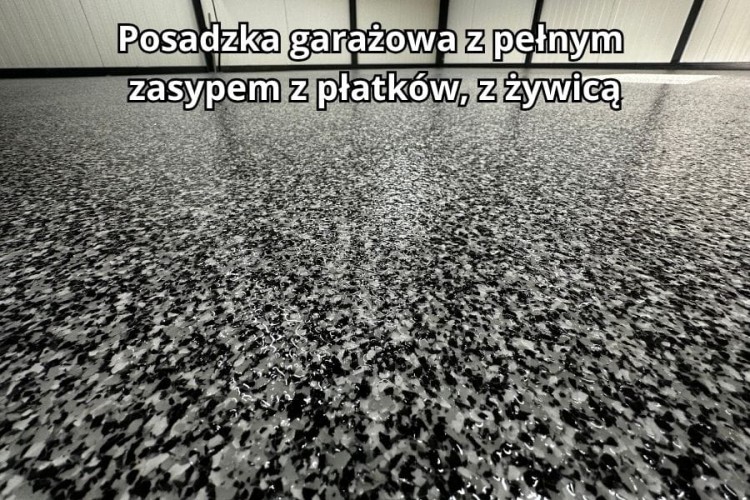 Posadzka garażowa z pełnym zasypem płatków, z żywicą.jpg