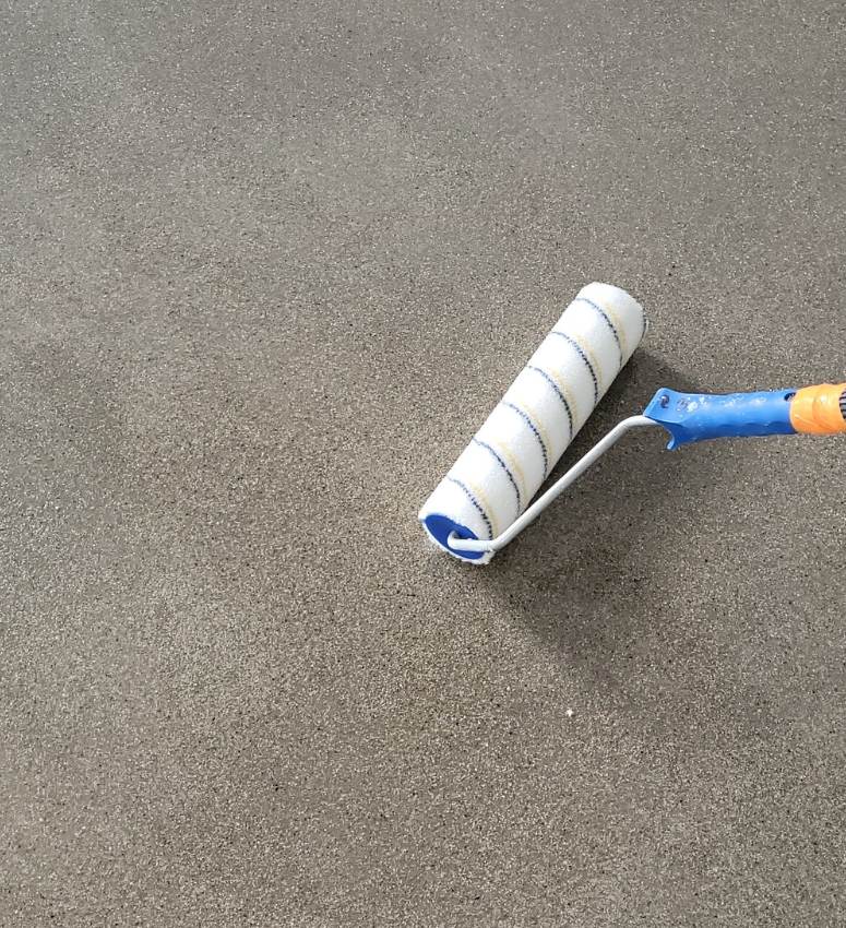 gruntowanie posadzki żywicą TF