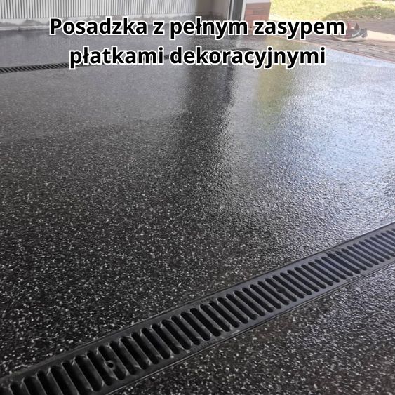 Posadzka z pełnym zasypem płatkami dekoracyjnymi resico