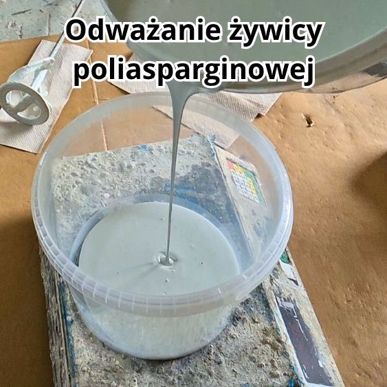 Odważanie żywicy poliasparginowej